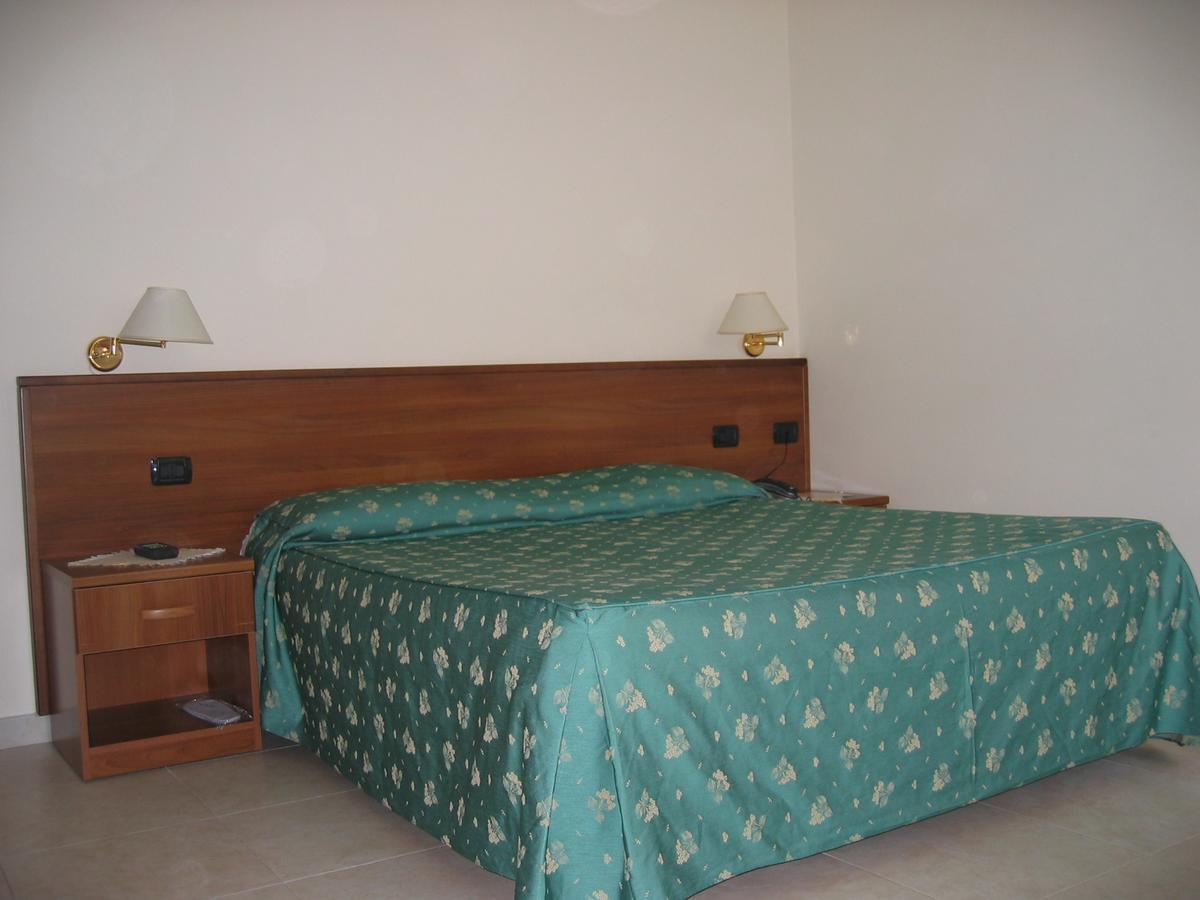 Hotel Chiar Di Luna Laino Borgo Екстериор снимка